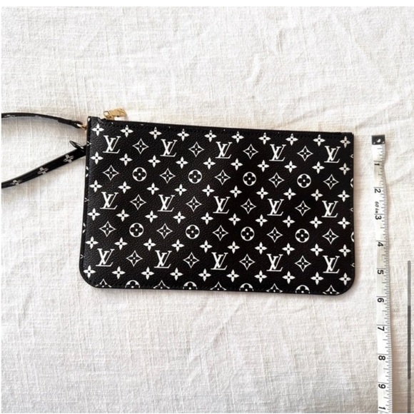 Louis Vuitton Jungle Neverfull Pochette NWOT - Picture 5 of 10